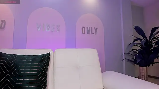 StacyWoods online show from April 30, 2026, 11:49 am
