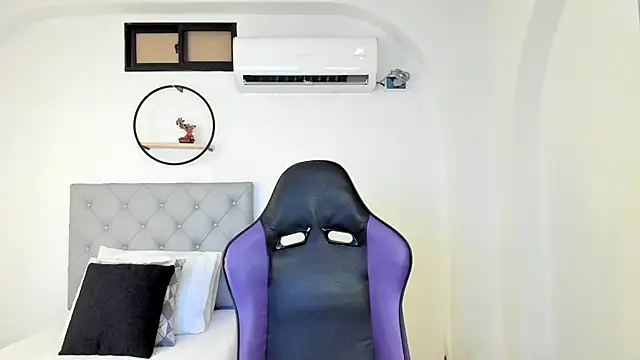 LiamGarcia1 online show from February 5, 2025, 12:38 pm