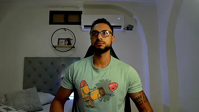 LiamGarcia1 online show from February 19, 2025, 12:33 pm