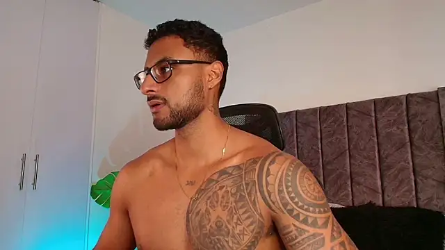 LiamGarcia1 online show from October 2, 2025, 3:08 pm