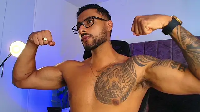 LiamGarcia1 online show from November 26, 2025, 2:51 pm