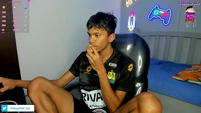 loistwink  online show from November 25, 2025, 3:50 am