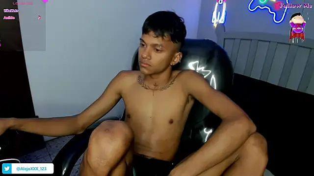 loistwink  online show from November 28, 2025, 5:32 am