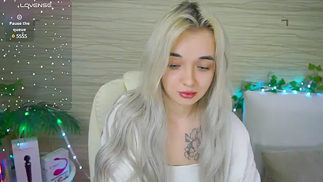 Snapshot of Ashley_S chatting on February 12, 2025, 5:15 am Ashley S online show from February 12, 2025, 5:15 am