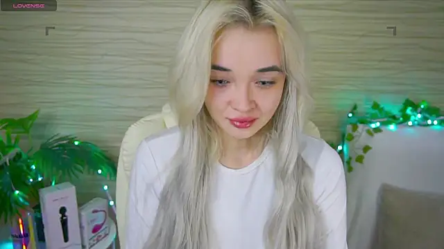 Snapshot of Ashley_S chatting on February 17, 2025, 11:09 pm Ashley S online show from February 17, 2025, 11:09 pm