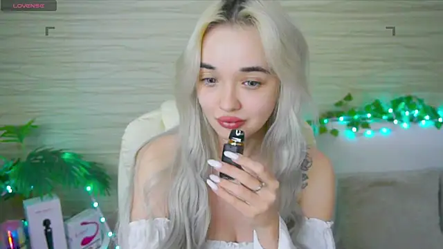 Snapshot of Ashley_S chatting on February 28, 2025, 2:09 am Ashley S online show from February 28, 2025, 2:09 am