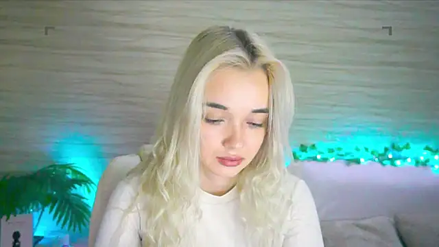 Snapshot of Ashley_S chatting on September 15, 2025, 10:10 pm Ashley S online show from September 15, 2025, 10:10 pm