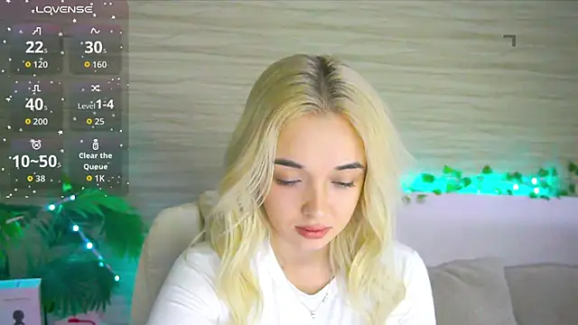 Snapshot of Ashley_S chatting on October 19, 2025, 10:10 pm Ashley S online show from October 19, 2025, 10:10 pm