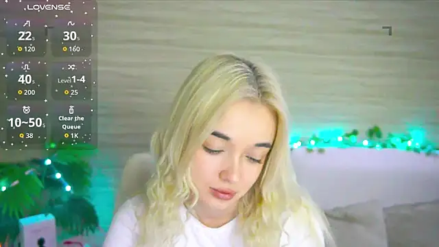 Snapshot of Ashley_S chatting on October 21, 2025, 10:10 pm Ashley S online show from October 21, 2025, 10:10 pm