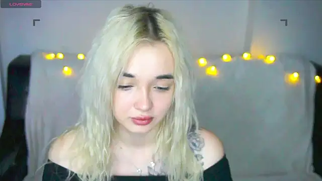 Snapshot of Ashley_S chatting on November 16, 2025, 11:10 pm Ashley S online show from November 16, 2025, 11:10 pm