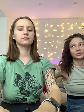 Snapshot of HotCaramellsTV chatting on October 7, 2025, 10:01 am HotCaramellsTV online show from October 7, 2025, 10:01 am