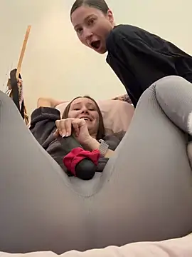 Snapshot of HotCaramellsTV chatting on October 28, 2025, 10:41 am HotCaramellsTV online show from October 28, 2025, 10:41 am