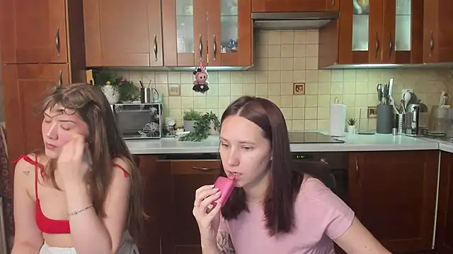 HotCaramellsTV online show from May 7, 2026, 11:15 am