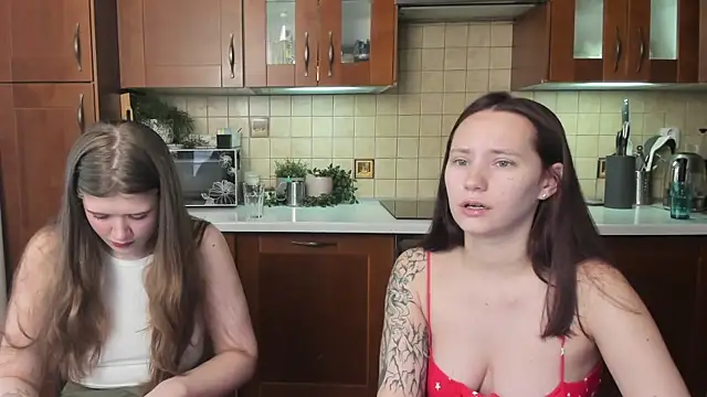 HotCaramellsTV online show from June 8, 2026, 11:32 am
