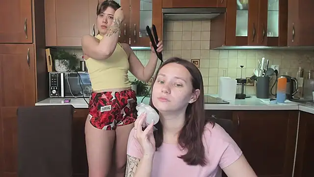 HotCaramellsTV online show from June 19, 2026, 8:29 am