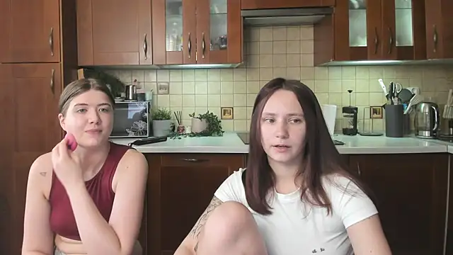 HotCaramellsTV online show from July 6, 2026, 8:33 am