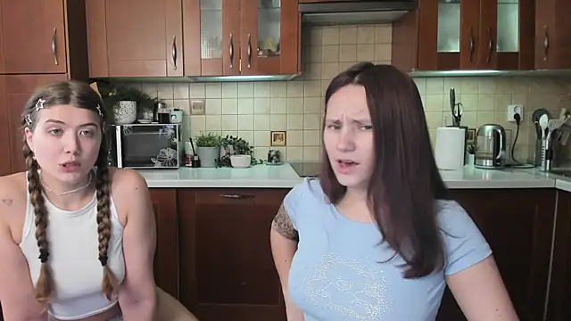 HotCaramellsTV online show from August 2, 2026, 7:51 am