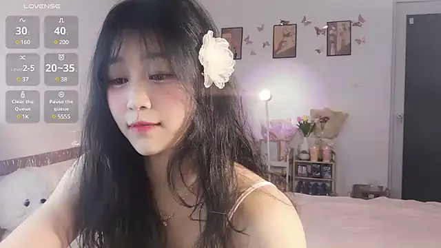 Snapshot of Luminous163 chatting on January 3, 2025, 12:41 pm Luminous163 online show from January 3, 2025, 12:41 pm