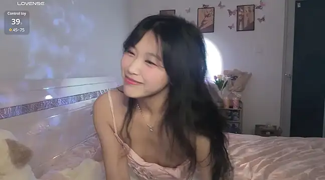 Snapshot of Luminous163 chatting on January 3, 2025, 3:44 pm Luminous163 online show from January 3, 2025, 3:44 pm