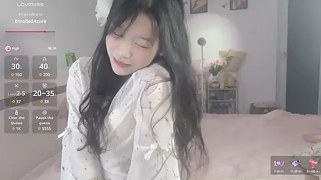 Snapshot of Luminous163 chatting on January 19, 2025, 3:42 pm Luminous163 online show from January 19, 2025, 3:42 pm