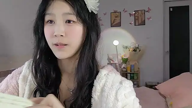 Snapshot of Luminous163 chatting on March 4, 2025, 2:21 pm Luminous163 online show from March 4, 2025, 2:21 pm