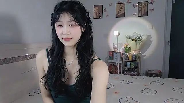 Snapshot of Luminous163 chatting on March 19, 2025, 4:13 pm Luminous163 online show from March 19, 2025, 4:13 pm