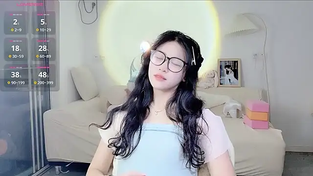 Snapshot of Luminous163 chatting on October 15, 2025, 9:31 am Luminous163 online show from October 15, 2025, 9:31 am