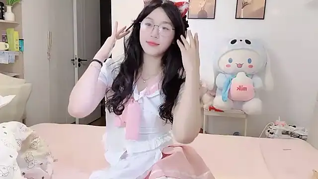 Snapshot of Luminous163 chatting on November 5, 2025, 1:11 pm Luminous163 online show from November 5, 2025, 1:11 pm