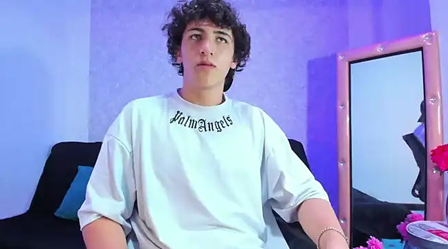 Snapshot of Kerverr_ chatting on December 2, 2024, 1:47 am Kerverr online show from December 2, 2024, 1:47 am