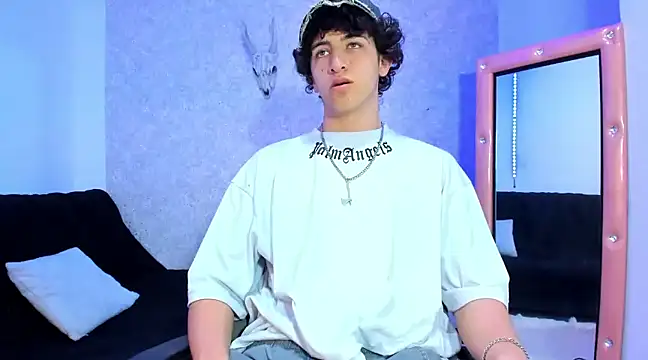 Snapshot of Kerverr_ chatting on December 27, 2024, 6:24 am Kerverr online show from December 27, 2024, 6:24 am