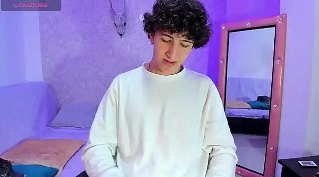 Snapshot of Kerverr_ chatting on January 3, 2025, 8:43 pm Kerverr online show from January 3, 2025, 8:43 pm