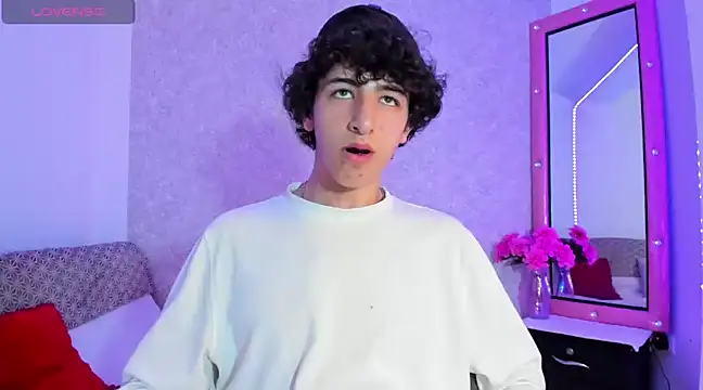 Snapshot of Kerverr_ chatting on January 15, 2025, 1:12 am Kerverr online show from January 15, 2025, 1:12 am