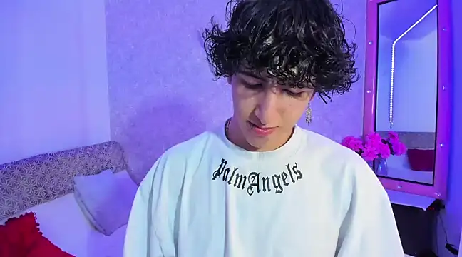 Snapshot of Kerverr_ chatting on January 20, 2025, 11:32 pm Kerverr online show from January 20, 2025, 11:32 pm