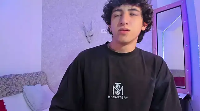 Snapshot of Kerverr_ chatting on January 21, 2025, 10:30 pm Kerverr online show from January 21, 2025, 10:30 pm