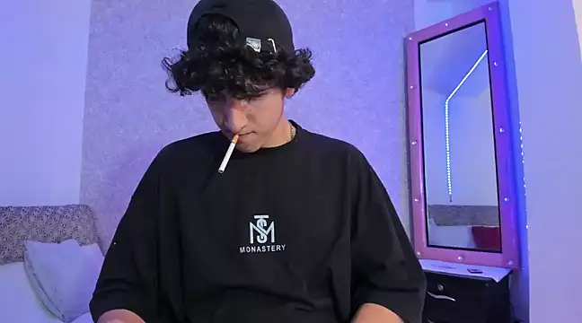 Snapshot of Kerverr_ chatting on January 22, 2025, 4:44 am Kerverr online show from January 22, 2025, 4:44 am