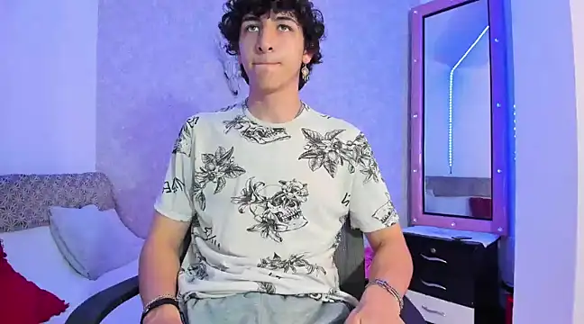 Snapshot of Kerverr_ chatting on January 22, 2025, 10:26 pm Kerverr online show from January 22, 2025, 10:26 pm