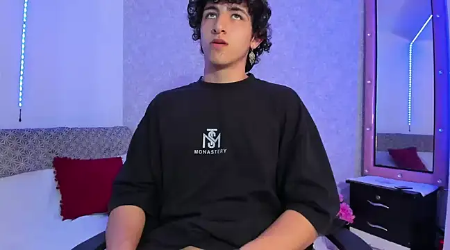 Snapshot of Kerverr_ chatting on January 23, 2025, 1:30 am Kerverr online show from January 23, 2025, 1:30 am