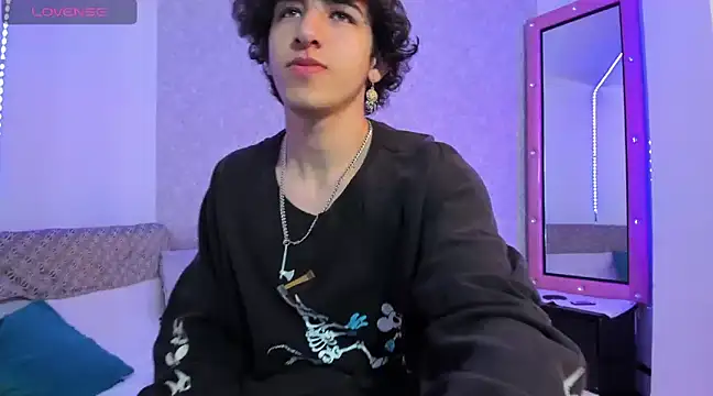 Snapshot of Kerverr_ chatting on January 24, 2025, 7:49 pm Kerverr online show from January 24, 2025, 7:49 pm