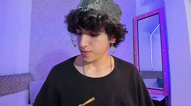 Snapshot of Kerverr_ chatting on January 25, 2025, 1:54 am Kerverr online show from January 25, 2025, 1:54 am