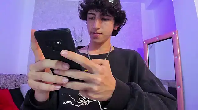 Snapshot of Kerverr_ chatting on February 3, 2025, 7:31 pm Kerverr online show from February 3, 2025, 7:31 pm