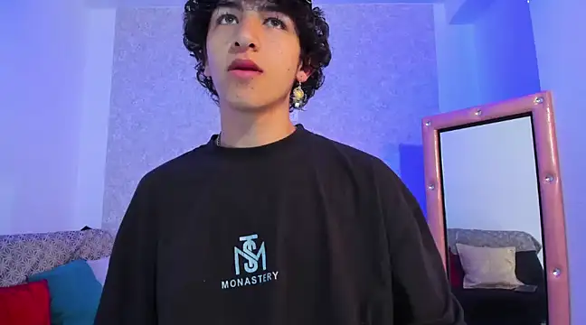 Snapshot of Kerverr_ chatting on February 5, 2025, 2:26 pm Kerverr online show from February 5, 2025, 2:26 pm