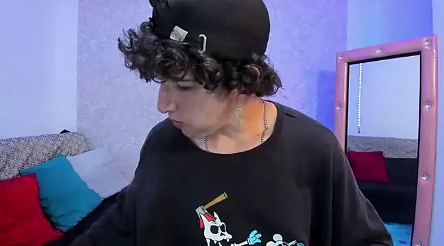 Snapshot of Kerverr_ chatting on February 6, 2025, 2:33 am Kerverr online show from February 6, 2025, 2:33 am