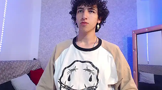 Snapshot of Kerverr_ chatting on February 12, 2025, 1:48 pm Kerverr online show from February 12, 2025, 1:48 pm