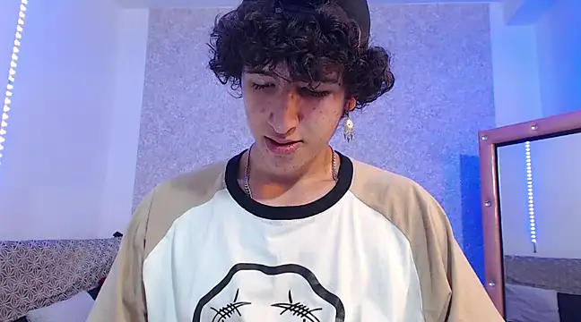 Snapshot of Kerverr_ chatting on February 12, 2025, 4:55 pm Kerverr online show from February 12, 2025, 4:55 pm