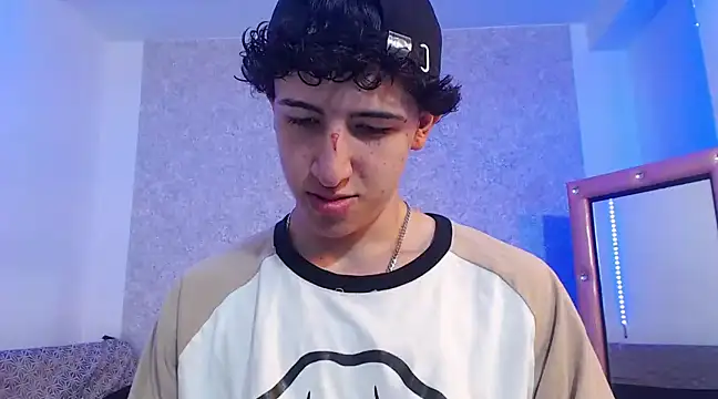 Snapshot of Kerverr_ chatting on February 15, 2025, 1:49 pm Kerverr online show from February 15, 2025, 1:49 pm