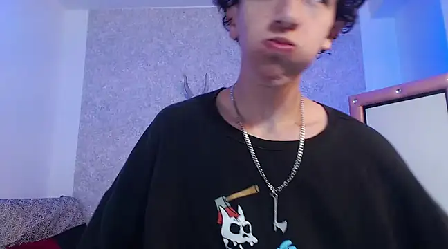 Snapshot of Kerverr_ chatting on February 18, 2025, 1:33 pm Kerverr online show from February 18, 2025, 1:33 pm