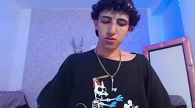 Snapshot of Kerverr_ chatting on February 18, 2025, 8:36 pm Kerverr online show from February 18, 2025, 8:36 pm