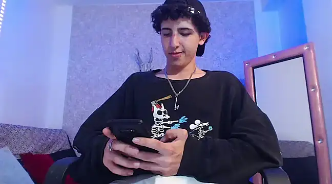 Snapshot of Kerverr_ chatting on February 18, 2025, 11:41 pm Kerverr online show from February 18, 2025, 11:41 pm