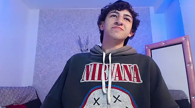 Snapshot of Kerverr_ chatting on February 19, 2025, 1:28 pm Kerverr online show from February 19, 2025, 1:28 pm