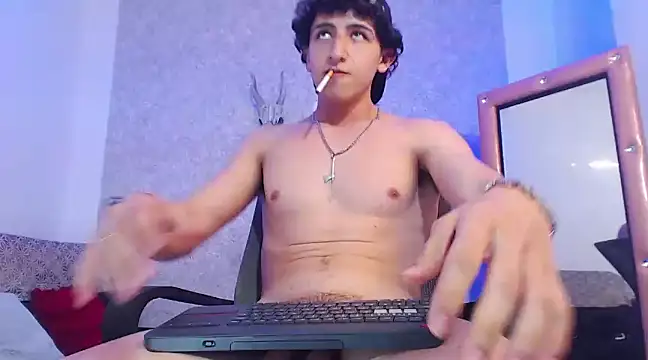 Snapshot of Kerverr_ chatting on February 19, 2025, 10:42 pm Kerverr online show from February 19, 2025, 10:42 pm